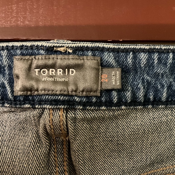 SOLD Torrid Jean Shorts Women’s - Picture 4 of 4